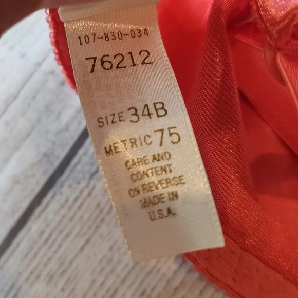 Victoria’s Secret Gold Label Vintage Size 34B Bra Coral Lace Underwire Lined USA - Picture 6 of 6